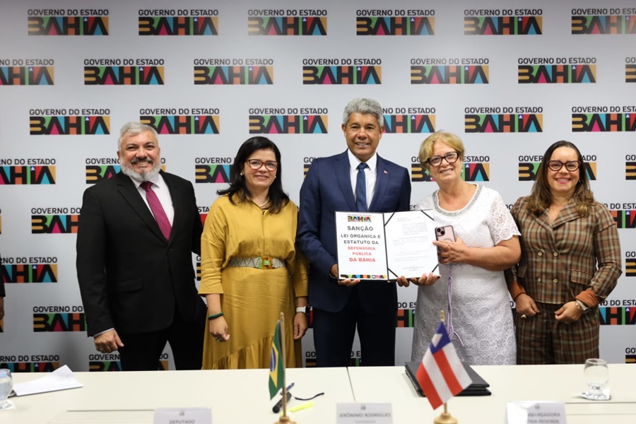 ADEP presente em ato de sanção do projeto de lei que reestrutura carreira dos defensores públicos